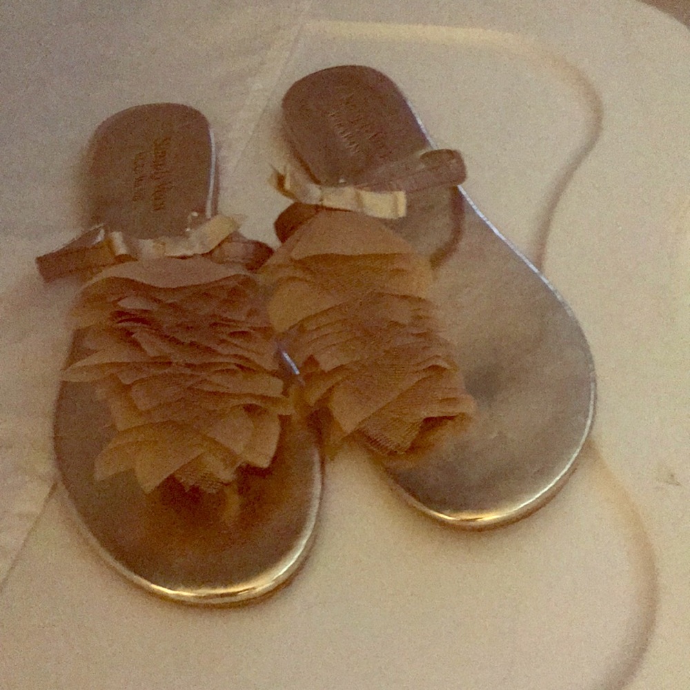 Simply Vera Vera wang flip flops! Worn once